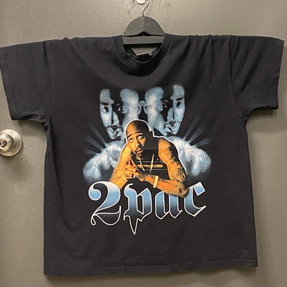 Vintage T Shirts 
2Pac Tupac Shakur T-shirt Vintage 2001 Streetwear Rap RAR